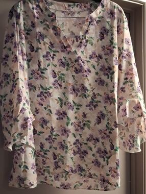Floral V-Neck Blouse in Lavender and Cream